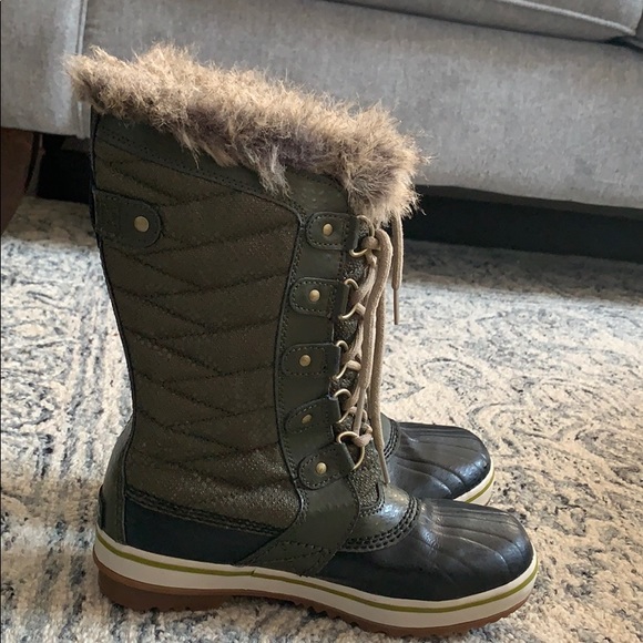 green sorel boots